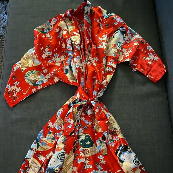 Red Kimono- short - Picture 2 of 4